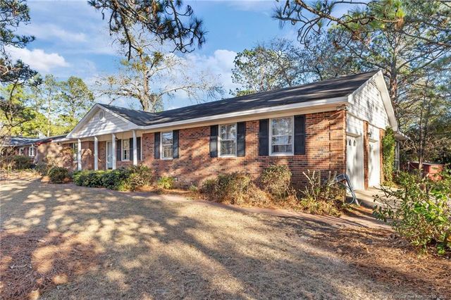 3659 Lake Forest Drive, Hope Mills, NC 28348