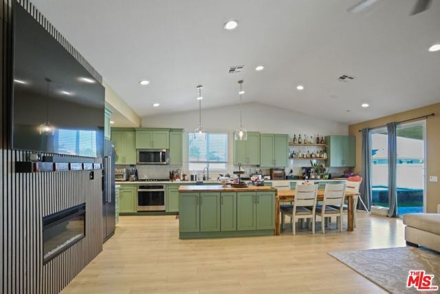7027 Kristina Court, Lancaster, CA 93536