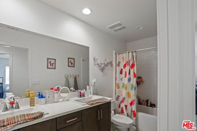 7027 Kristina Court, Lancaster, CA 93536