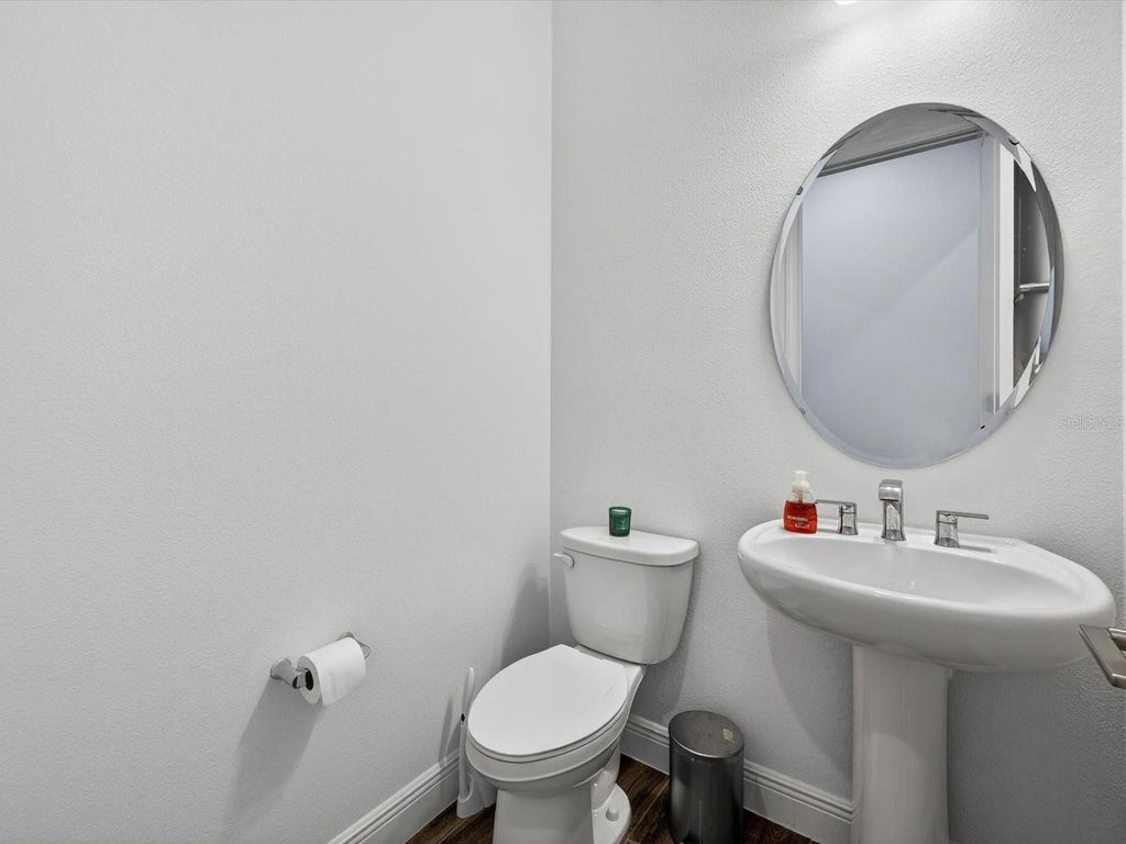 Image 12 of property listing at 9952 RODBELL ST, Orlando, FL 32827