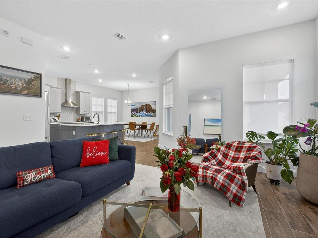 Image 4 of property listing at 9952 RODBELL ST, Orlando, FL 32827