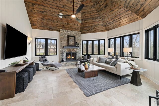 3873 Carlisle Drive, Crystal Lake, IL 60012