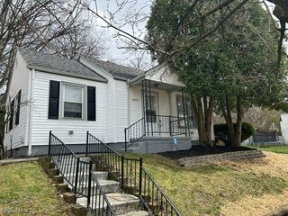 1975 9th Street SW, Akron, OH 44314