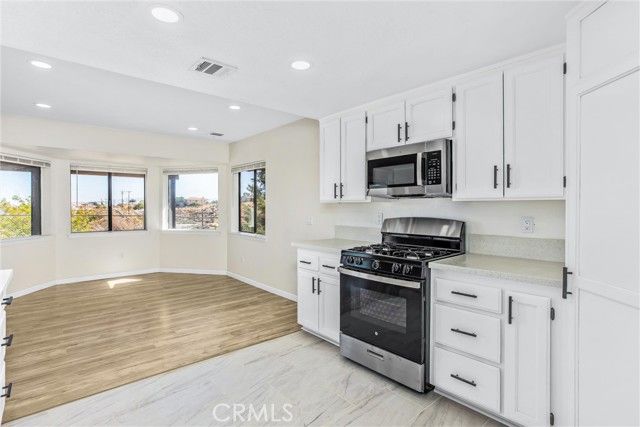 8121 Anaconda Avenue, Oak Hills, CA 92344