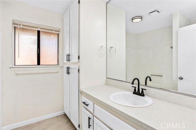 8121 Anaconda Avenue, Oak Hills, CA 92344