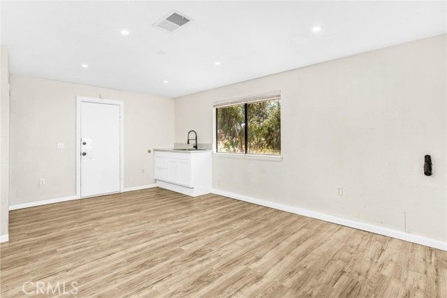 8121 Anaconda Avenue, Oak Hills, CA 92344