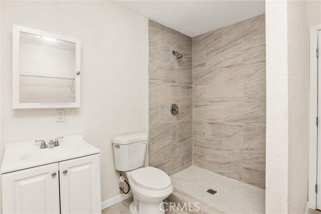 8121 Anaconda Avenue, Oak Hills, CA 92344