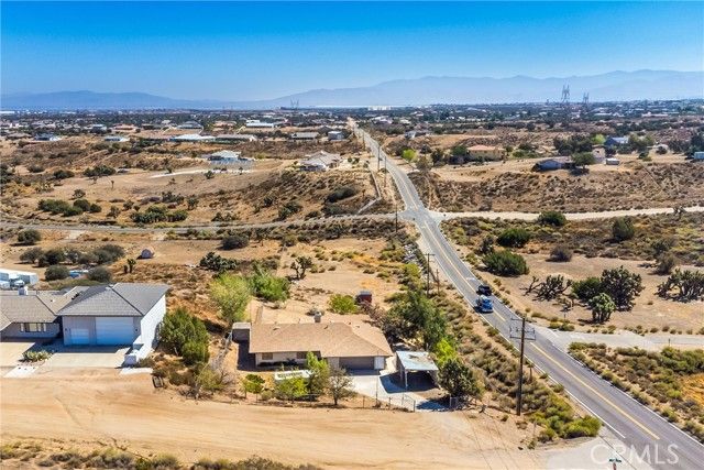 8121 Anaconda Avenue, Oak Hills, CA 92344