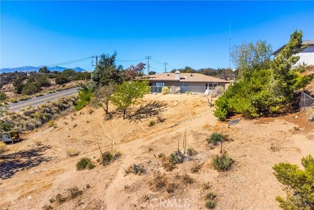 8121 Anaconda Avenue, Oak Hills, CA 92344