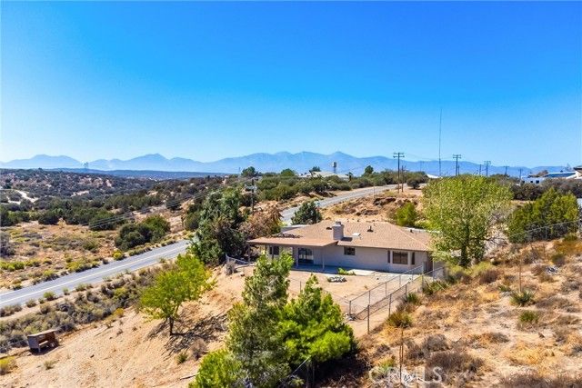 8121 Anaconda Avenue, Oak Hills, CA 92344