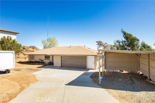 8121 Anaconda Avenue, Oak Hills, CA 92344