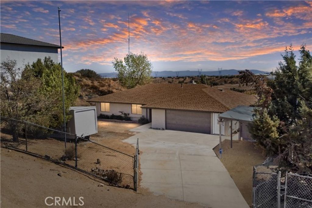 8121 Anaconda Avenue, Oak Hills, CA 92344