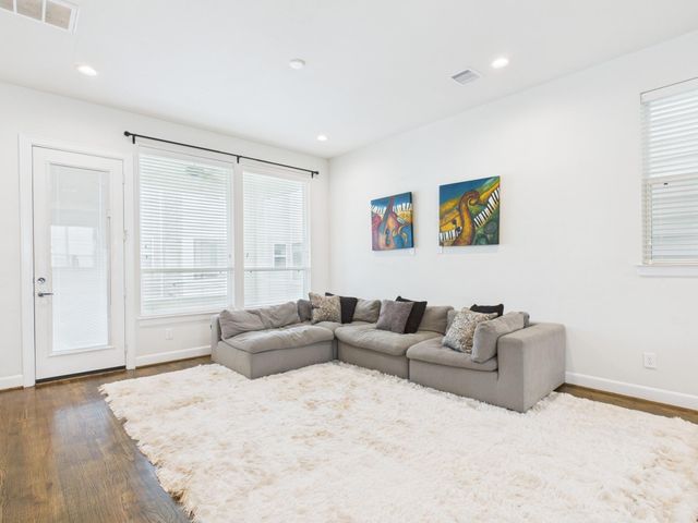 2761 Clinton Drive, Houston, TX 77020