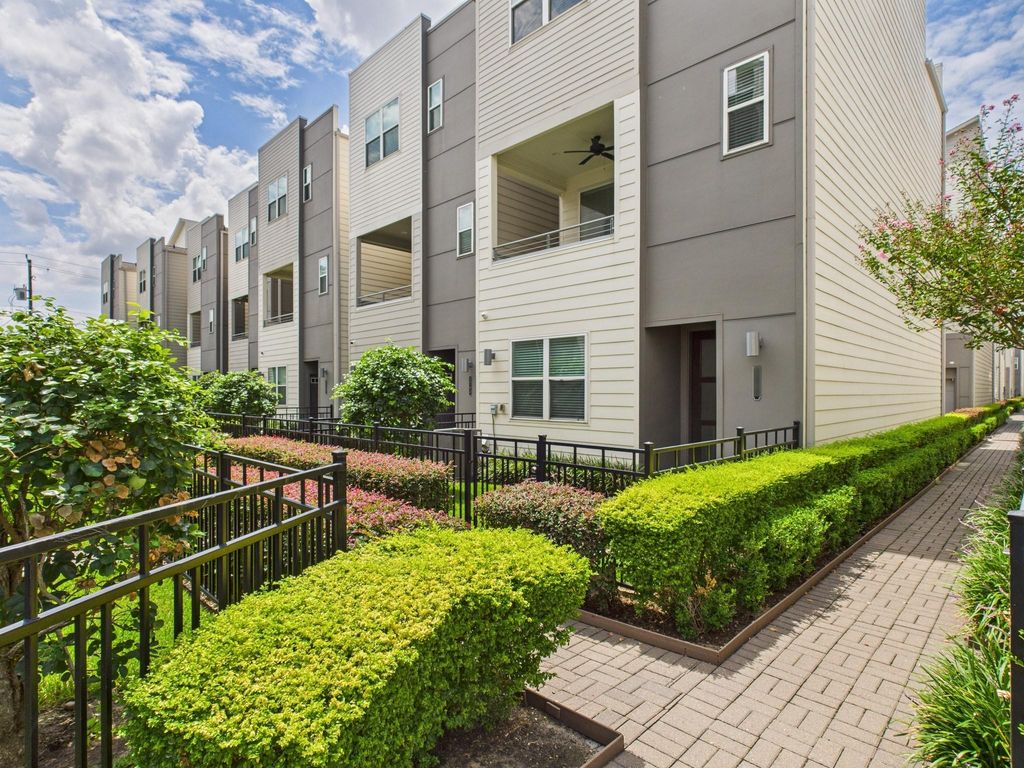 2761 Clinton Drive, Houston, TX 77020