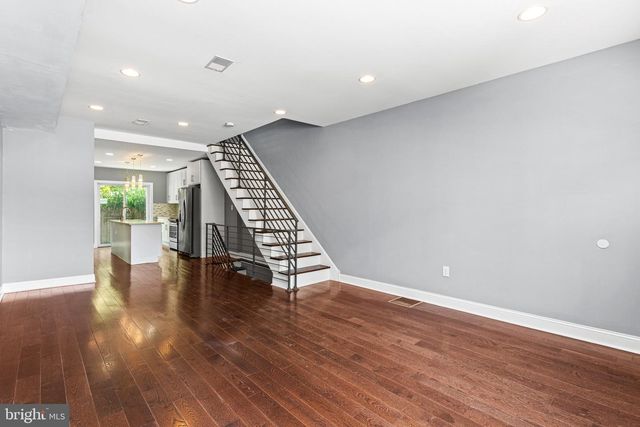 2209 E HUNTINGDON ST, Philadelphia, PA 19125