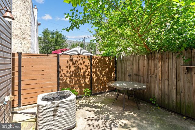 2209 E HUNTINGDON ST, Philadelphia, PA 19125