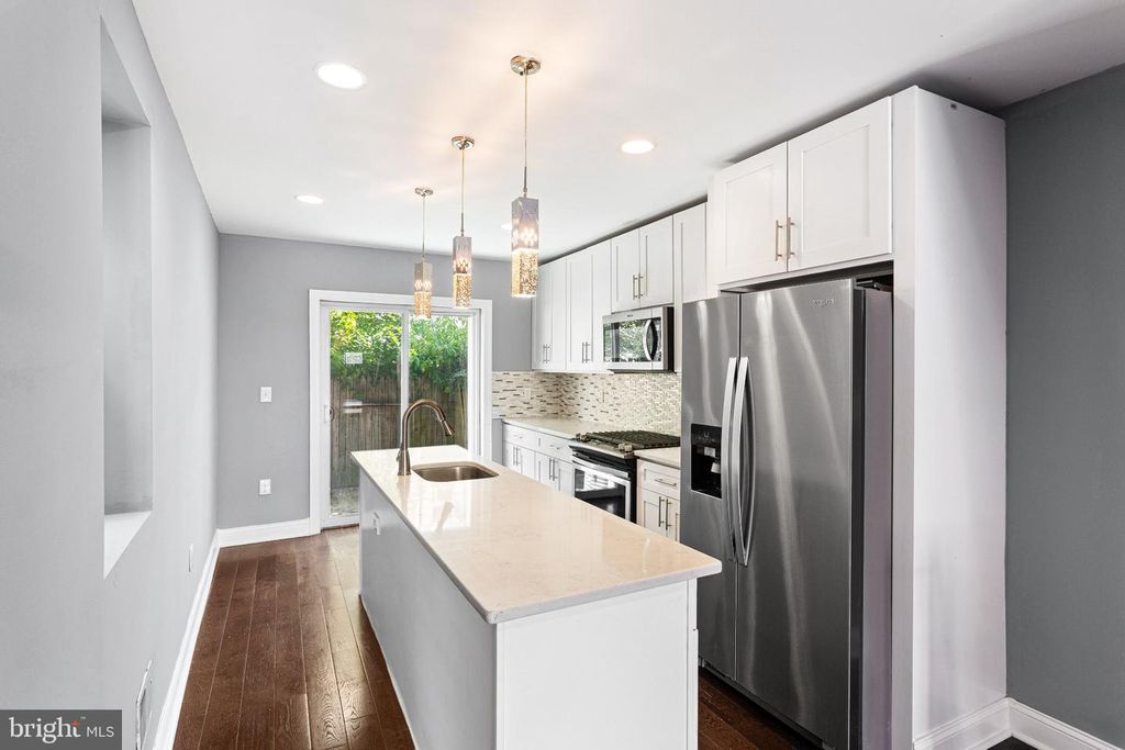 2209 E HUNTINGDON ST, Philadelphia, PA 19125