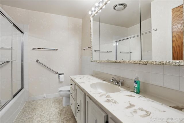 7730 Dempster Street 205, Morton Grove, IL 60053