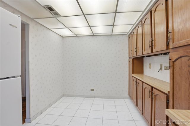 7730 Dempster Street 205, Morton Grove, IL 60053