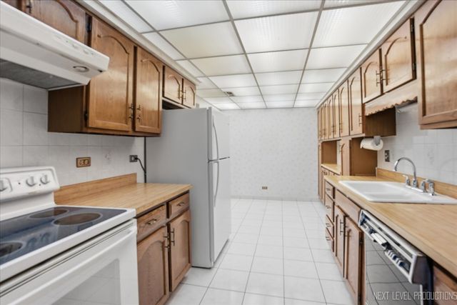 7730 Dempster Street 205, Morton Grove, IL 60053