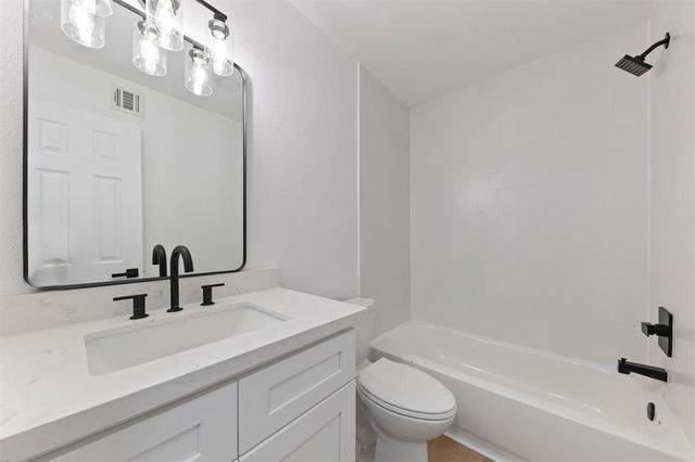 815 Lyle West Avenue C, Cleveland, TX 77327