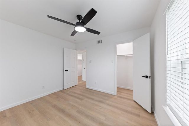 815 Lyle West Avenue C, Cleveland, TX 77327