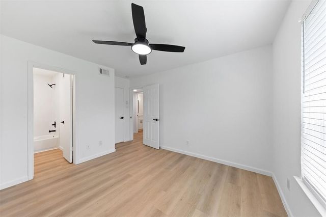 815 Lyle West Avenue C, Cleveland, TX 77327