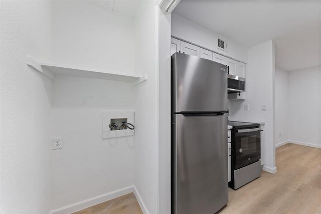 815 Lyle West Avenue C, Cleveland, TX 77327