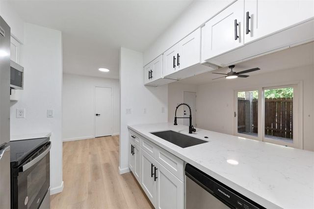 815 Lyle West Avenue C, Cleveland, TX 77327