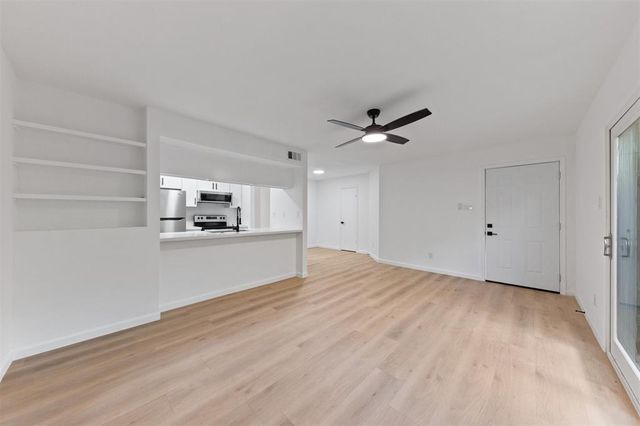 815 Lyle West Avenue C, Cleveland, TX 77327