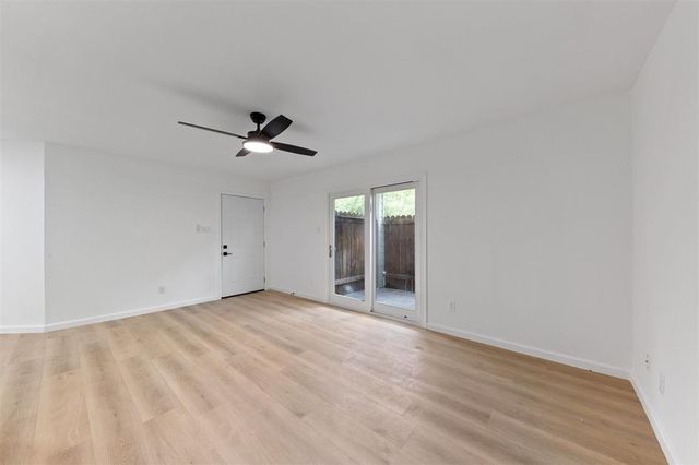 815 Lyle West Avenue C, Cleveland, TX 77327