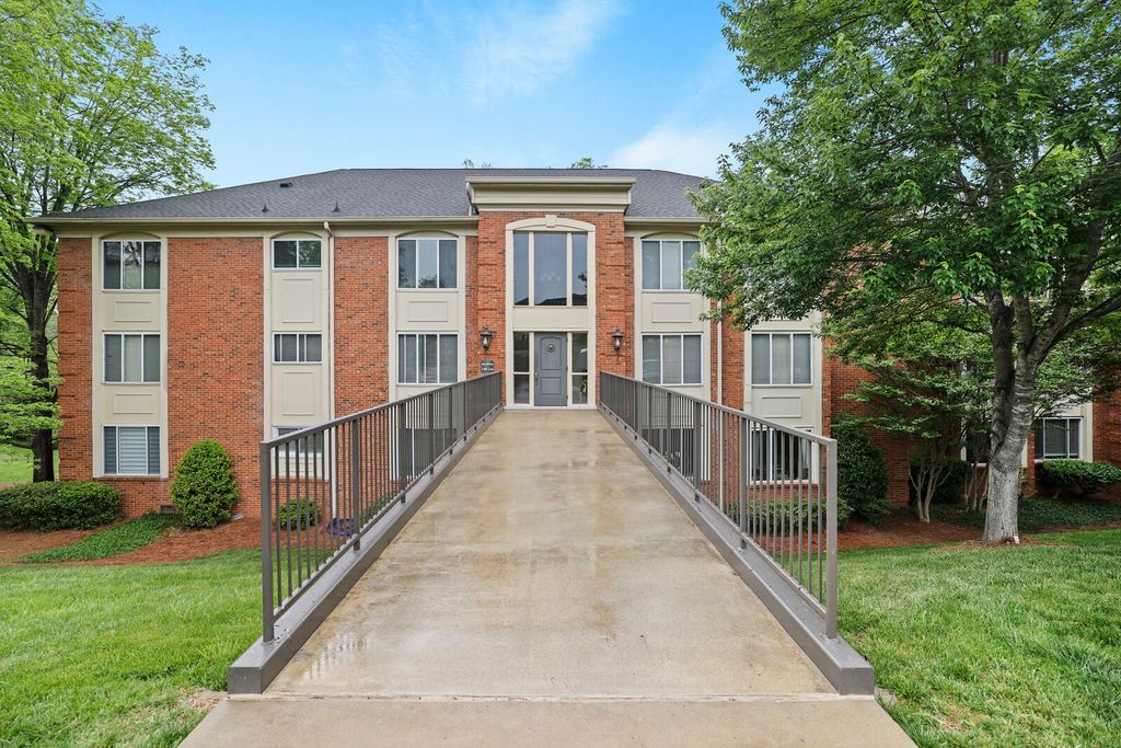 4487 Post Pl Apt 139, Nashville, TN 37205