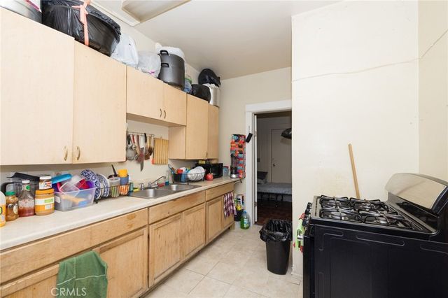 694 S Burlington Avenue, Los Angeles, CA 90057