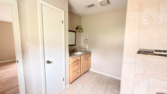 13481 Henry Dr, Denham Springs, LA 70726