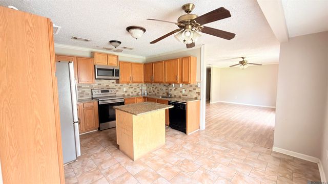 13481 Henry Dr, Denham Springs, LA 70726