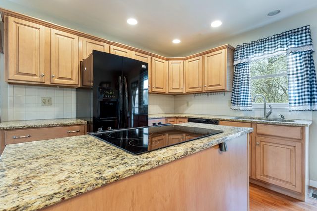 28316 Farm Road 1220, Eagle Rock, MO 65641