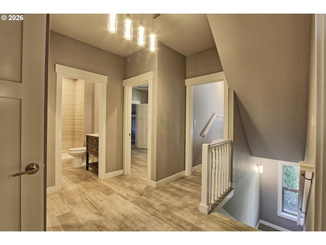 215 Ne 30th, Portland, OR 97232