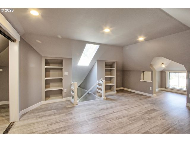 215 Ne 30th, Portland, OR 97232