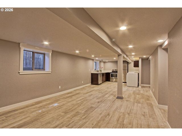 215 Ne 30th, Portland, OR 97232