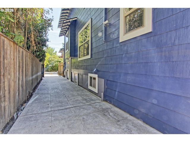 215 Ne 30th, Portland, OR 97232