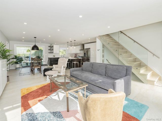 27 Pine Street, Port Washington, NY 11050