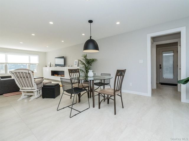 27 Pine Street, Port Washington, NY 11050