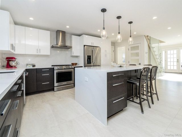 27 Pine Street, Port Washington, NY 11050