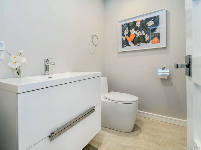 27 Pine Street, Port Washington, NY 11050