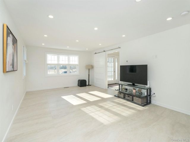27 Pine Street, Port Washington, NY 11050