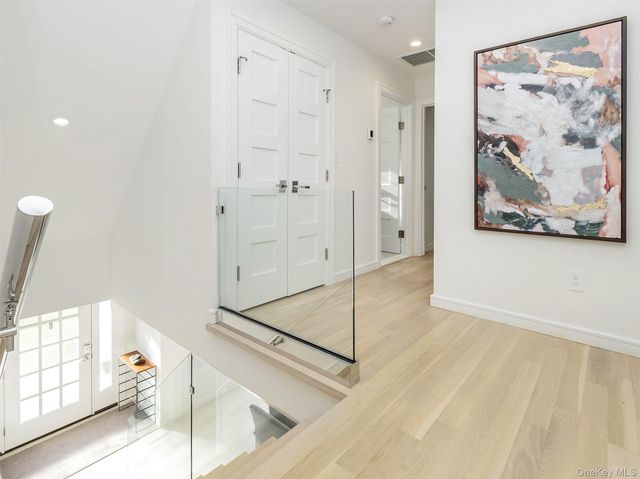 27 Pine Street, Port Washington, NY 11050