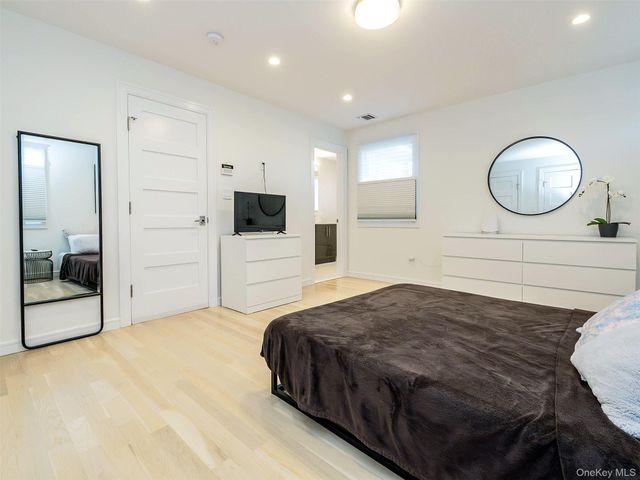 27 Pine Street, Port Washington, NY 11050
