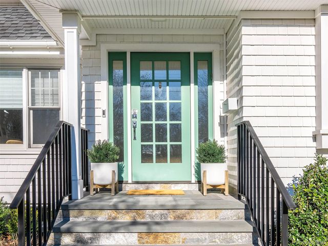 27 Pine Street, Port Washington, NY 11050