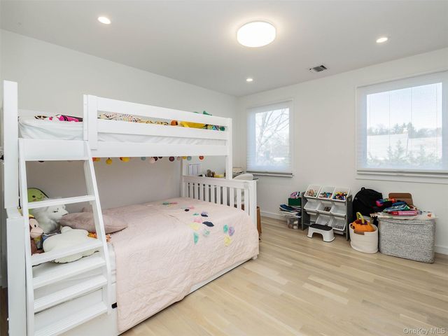27 Pine Street, Port Washington, NY 11050