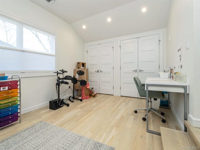27 Pine Street, Port Washington, NY 11050